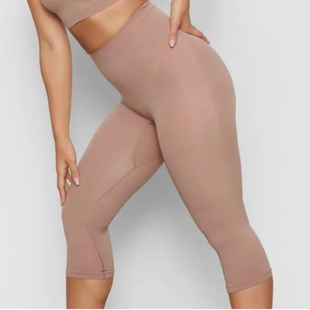 SKIMS Tan Shapewear Leggings Strong Support New Size M - Picture 2 of 14